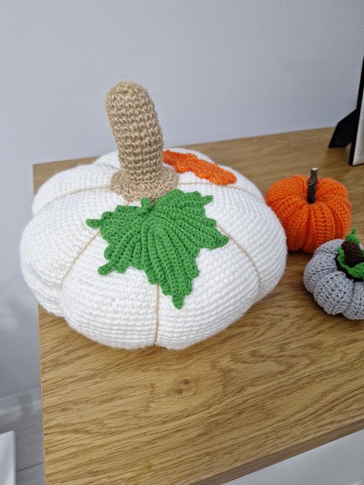 Beyaz, Gri ve Turuncu Örgü Kabak Dekorları - Görsel 4