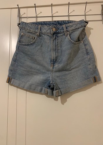 Bol Kesim Kemerli Mini Kot Şort