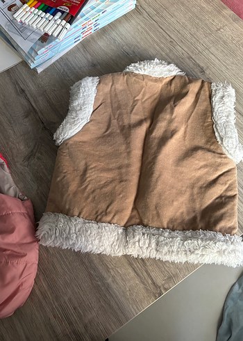 Kız Çocuk Kahverengi Kürklü Yelek - Görsel 3