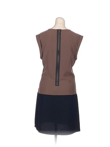 l Beden PreLoved Kısa Elbise %70 İndirimli.