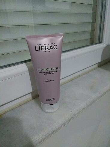 Lierac çatlak kremi