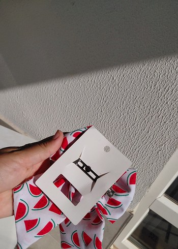 Beyaz Çilek Desenli Fiyonk Saç Aksesuarı - Görsel 2