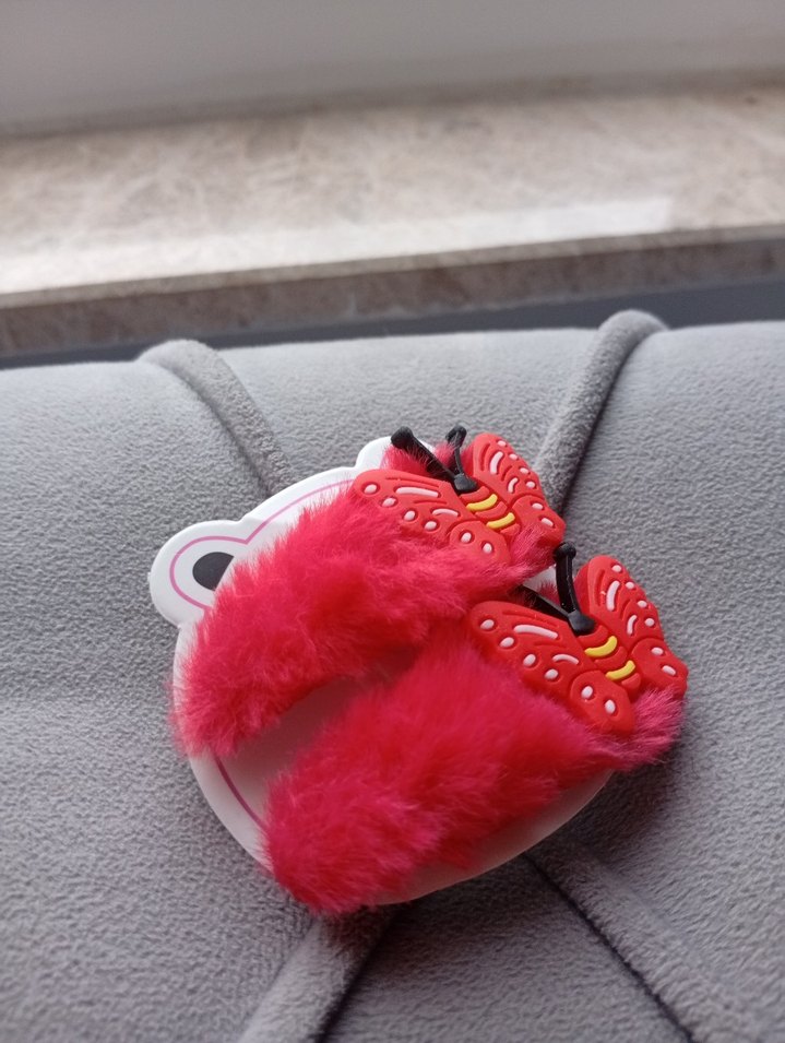 Renkli Tüylü Kelebekli Çocuk Toka - Görsel 4