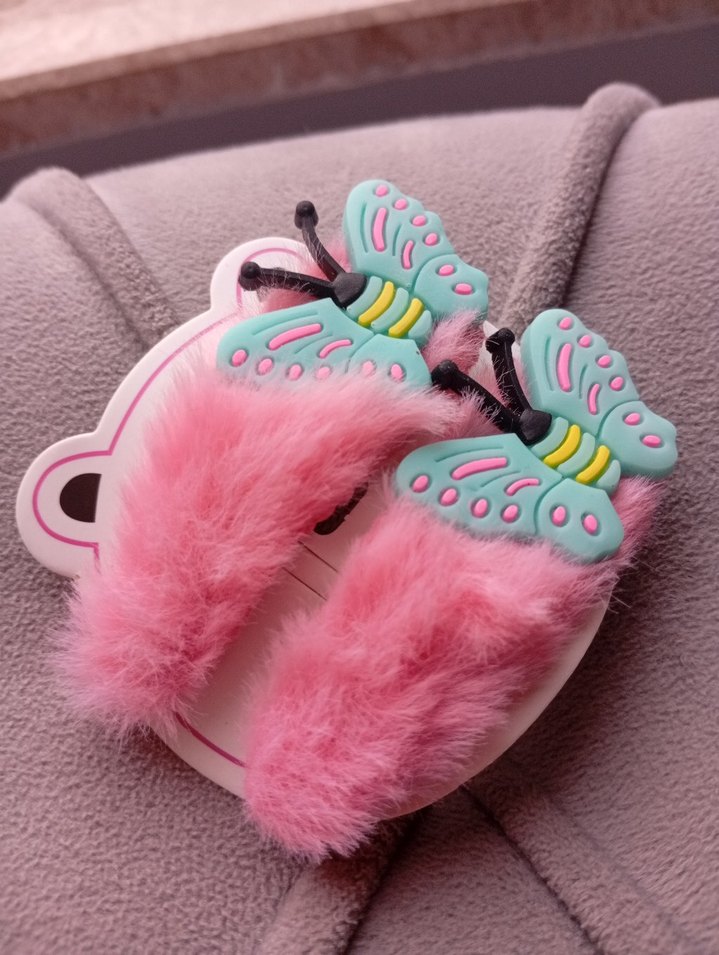 Renkli Tüylü Kelebekli Çocuk Toka - Görsel 3