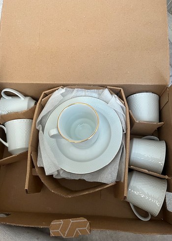 Beyaz ve gold İnce Desenli Porselen Fincan - Görsel 2