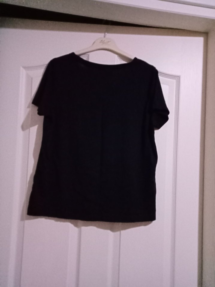 Siyah V Yaka Kadın Tişört - Görsel 2