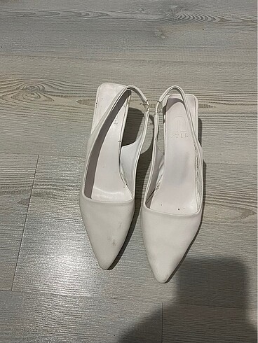 Beyaz Stiletto Model Ayakkabı