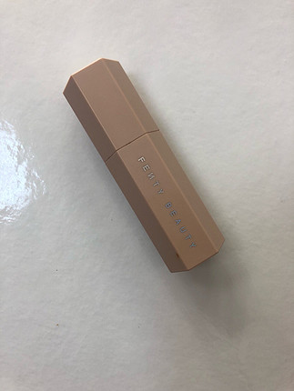 Fenty stick kapatıcı