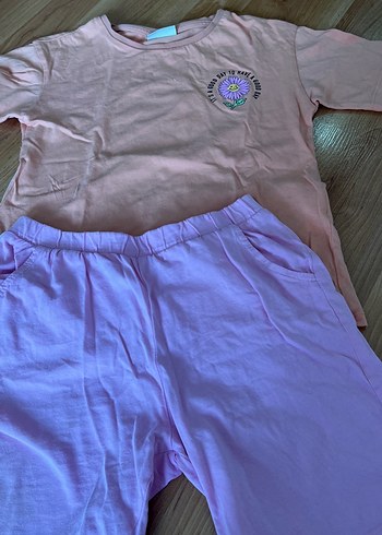 Kızlar İçin Pembe Pamuklu Şort ve Tişört Takımı - Görsel 3