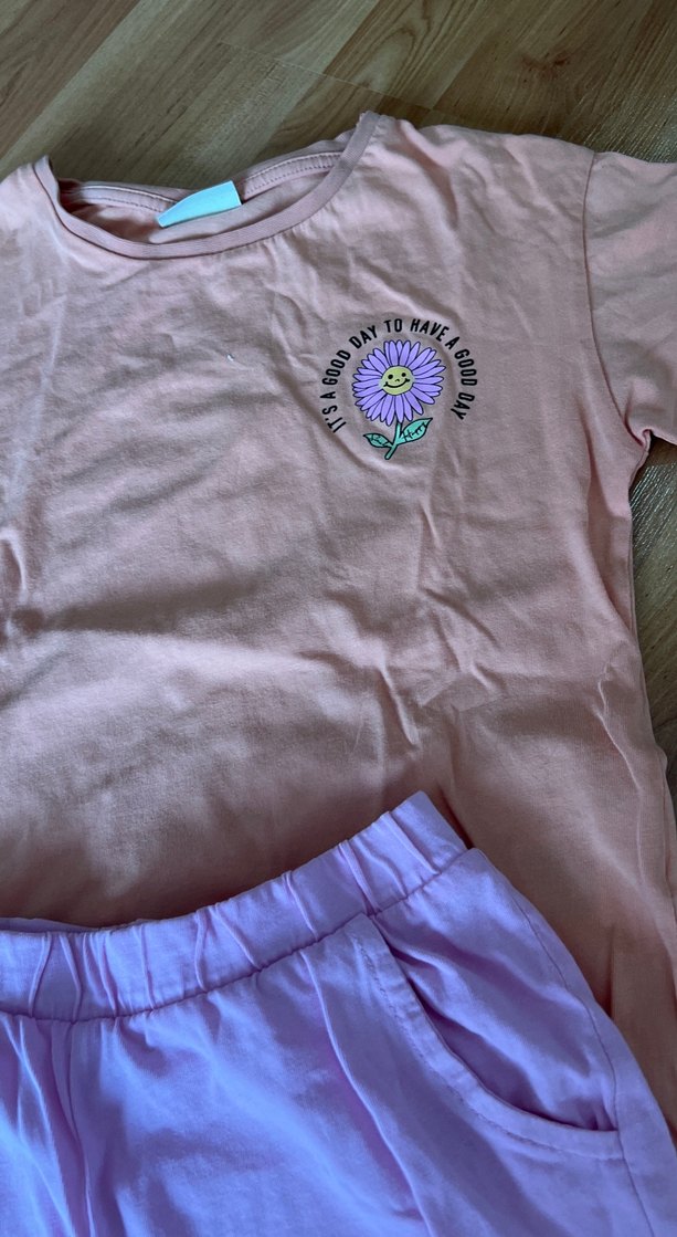 Kızlar İçin Pembe Pamuklu Şort ve Tişört Takımı - Görsel 2