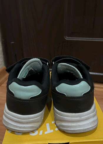 Kız Çocuk Siyah Cırt Cırtlı Spor Ayakkabı - Görsel 4