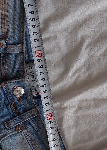 28 Beden mavi Renk Düğmeli Yırtık Mavi Mini Kot Şort