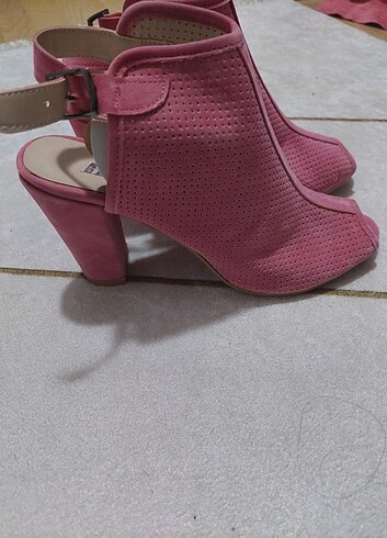 Pembe topuklu 