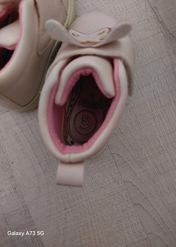 Kız Çocuk Pembe Kelebekli Spor Ayakkabı - Görsel 2