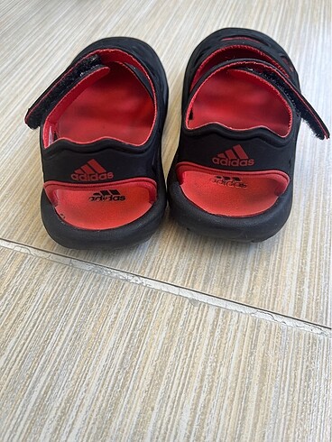 25 Beden siyah Renk Adidas erkek çocuk sandalet 25 no