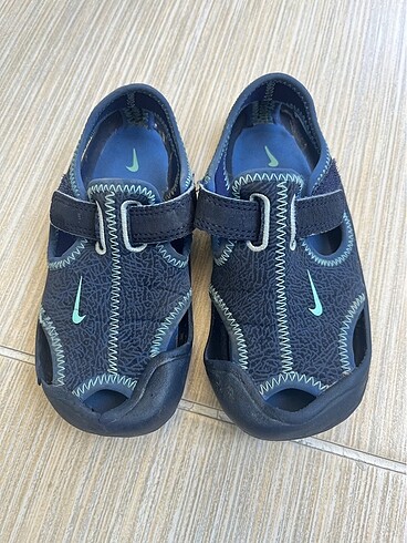 Nike Nike erkek çocuk sandalet 27 numara