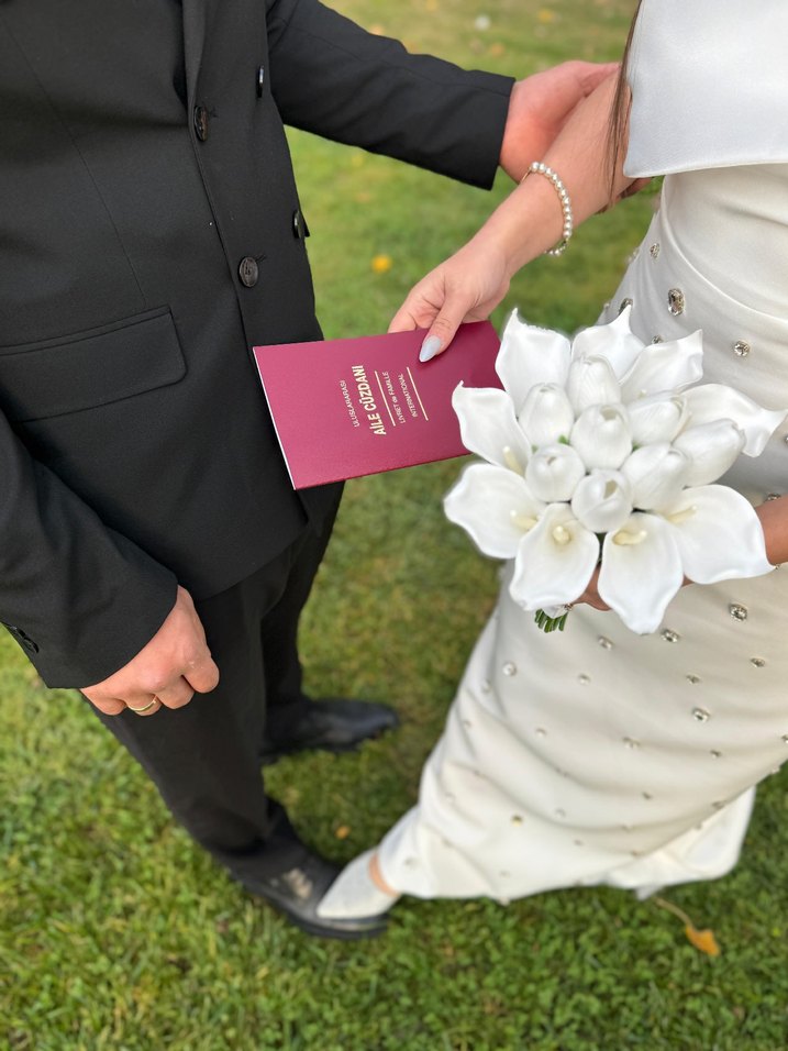 Beyaz Drapeli Uzun Tek Kol Söz Nişan Nikah  Elbisesi - Görsel 4