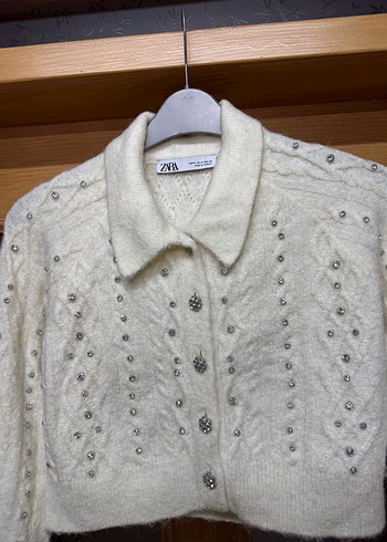 Zara Nakışlı Beyaz Örgü Kadın Mini Hırka