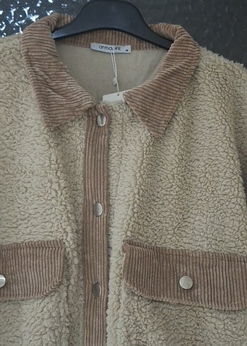 Peluş Detaylı Kısa Bej Kadın Ceket - Görsel 3