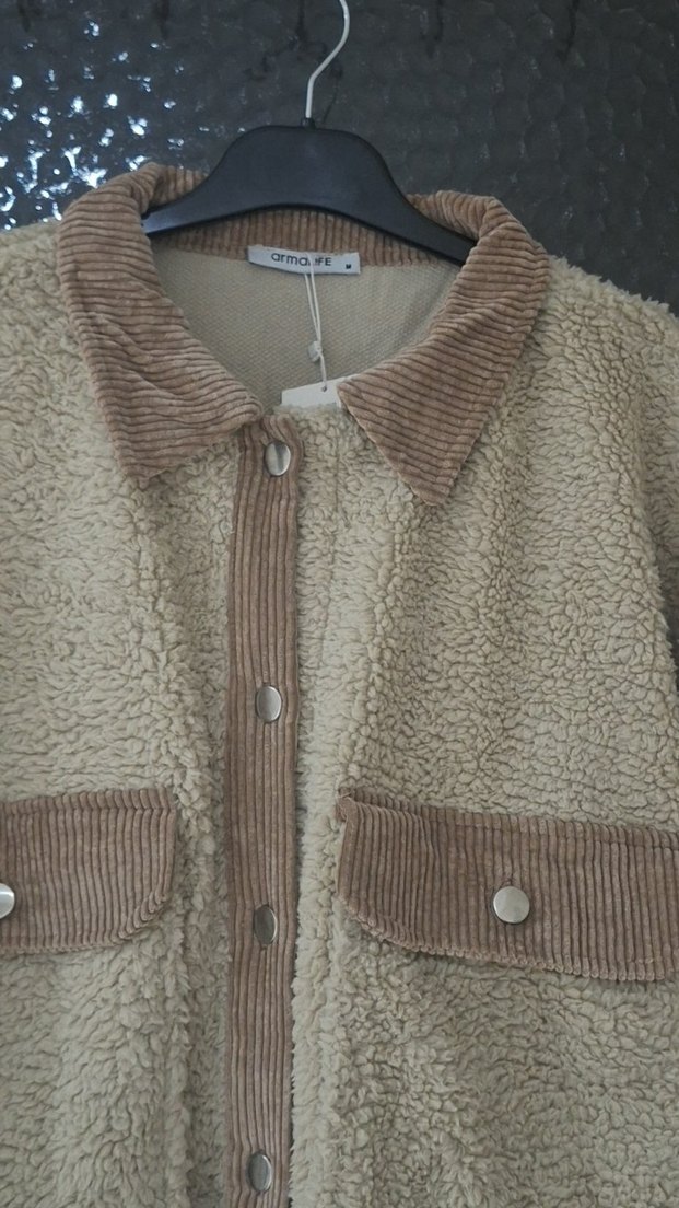 Peluş Detaylı Kısa Bej Kadın Ceket - Görsel 3