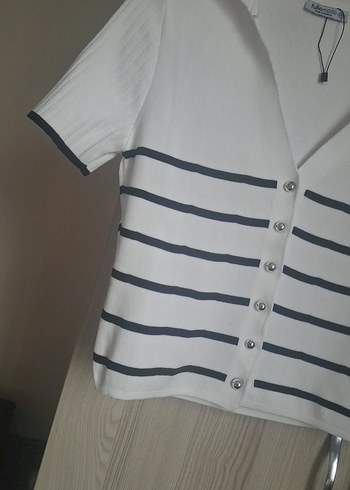 Düğmeli Beyaz Kısa Kollu Mini Kadın triko bluz - Görsel 2