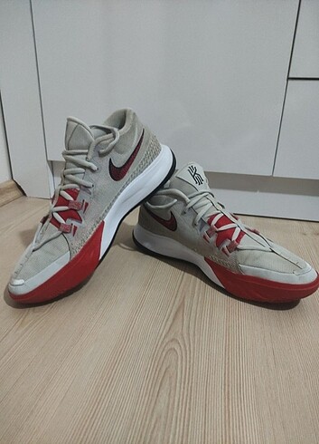 Nike Kyrie Flaytrap 6 / 45.5 Numara