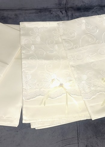 İşlemeli Beyaz Yatak Örtüsü - Görsel 5