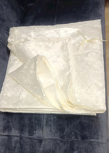 İşlemeli Beyaz Yatak Örtüsü - Görsel 7