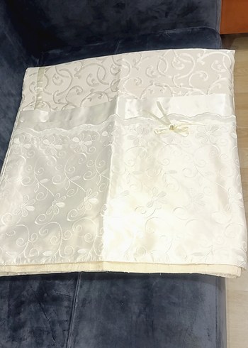 İşlemeli Beyaz Yatak Örtüsü - Görsel 6