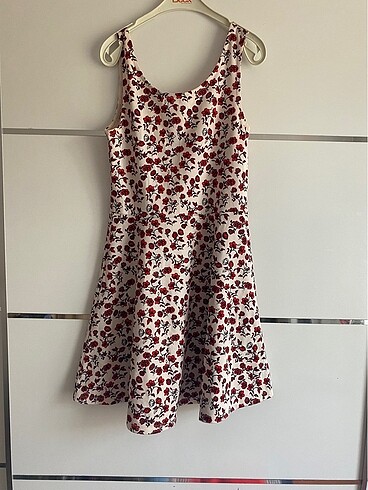 H&M çiçekli kısa elbise