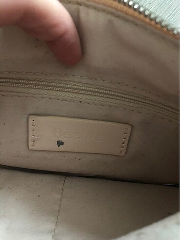 Bershka Pudra krem arası bir renk