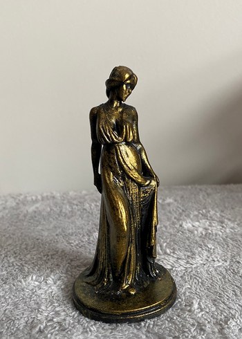 Parlak Altın Kadın Figürü - Görsel 4