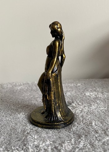 Parlak Altın Kadın Figürü - Görsel 5
