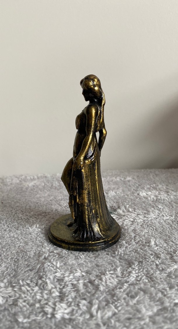 Parlak Altın Kadın Figürü - Görsel 5