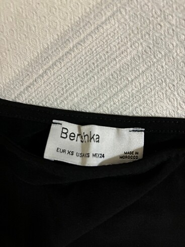 xs Beden bershka tek omuzlu elbise