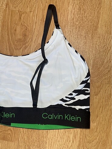 l Beden Calvin klein büstiyer