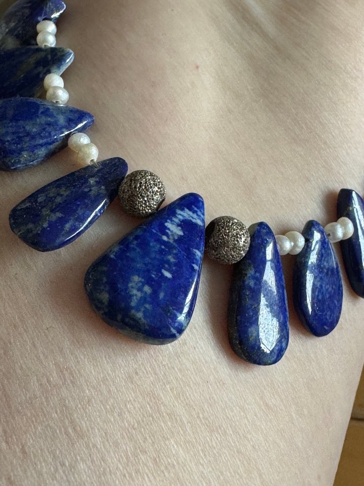 Lapis Lazuli ve inci detaylı kolye — görsel 3/10