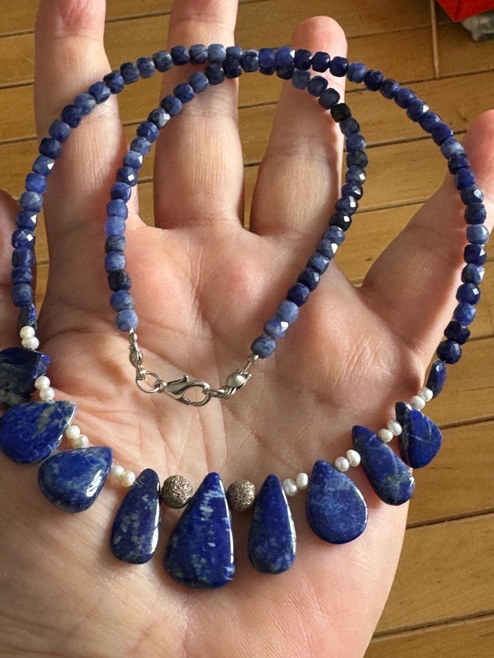 Lapis Lazuli ve inci detaylı kolye — görsel 8/10