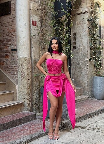 Gül Detaylı Neon Pembe Alt-Üst Takım