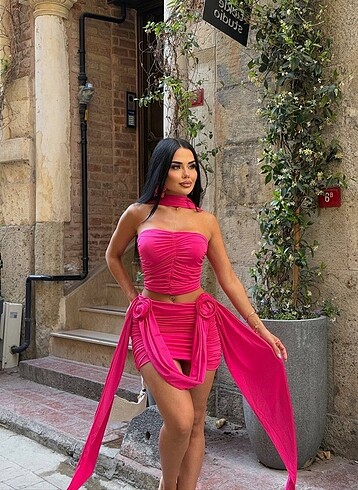 l Beden Gül Detaylı Neon Pembe Alt-Üst Takım