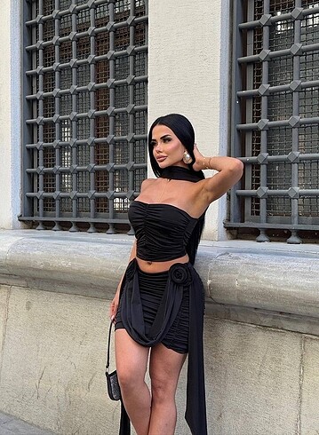 m Beden Gül Detaylı Siyah Alt-Üst Takım
