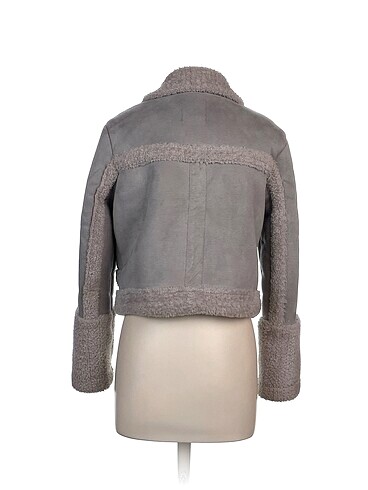 m Beden Bershka Bomber %70 İndirimli.