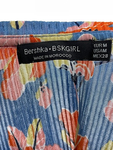 m Beden çeşitli Renk Bershka Bluz %70 İndirimli.
