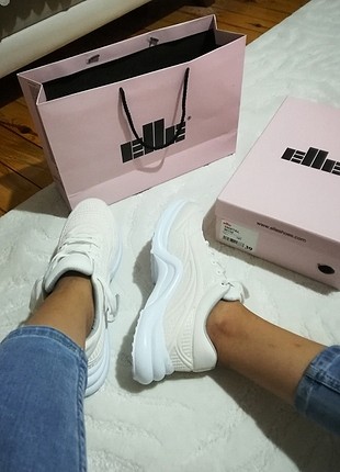 elle sneakers