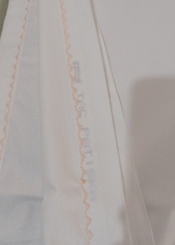  Beden Nakışlı Beyaz ve Pastel çarşaf ve iki adet yastik