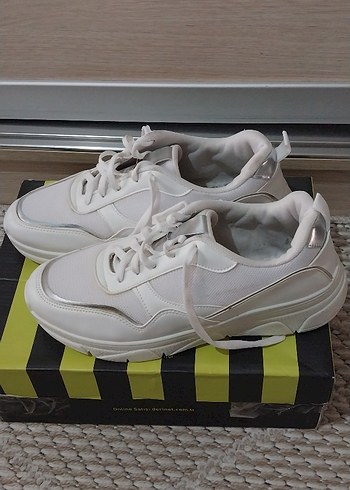 Beyaz Yüksek Topuklu Bağcıklı Spor Ayakkabı - Görsel 2