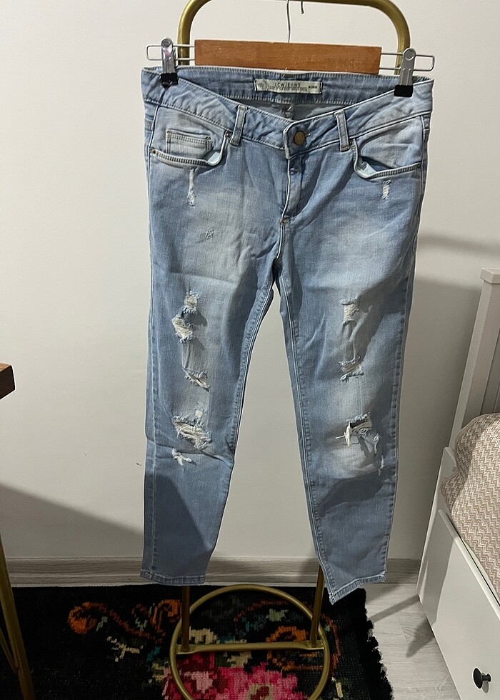 Yırtık jean - Görsel 1