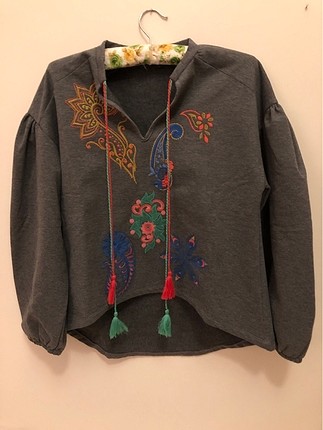 Nakışlı sweat