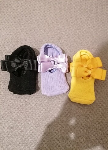 Fiyonklu kız bebek babet çorabı