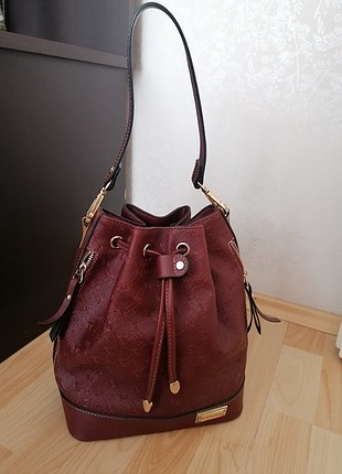 Bordo kol çantası